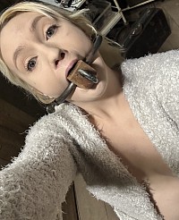 SunnyBrezzze on X erotic model and kink writer